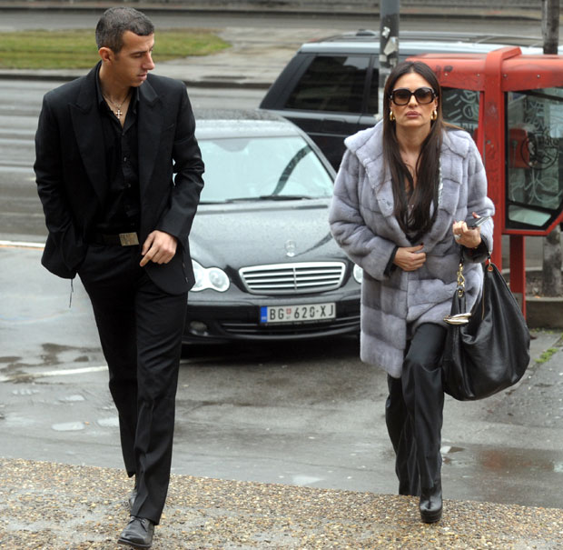 Цеца ништа не дугује